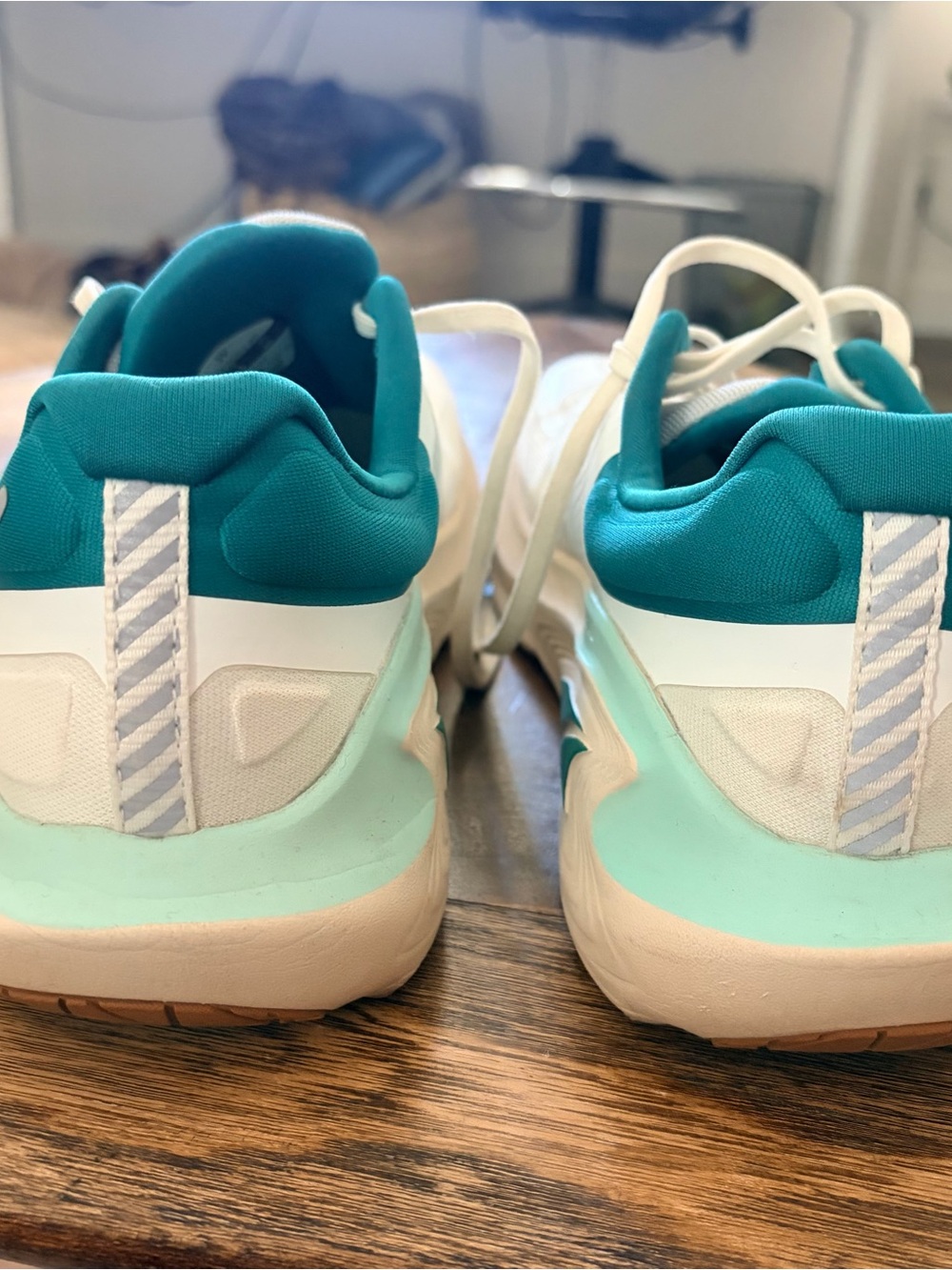 Altra Women's Running Sneakers in Cream and Teal women’s 8.5 - Picture 10 of 10